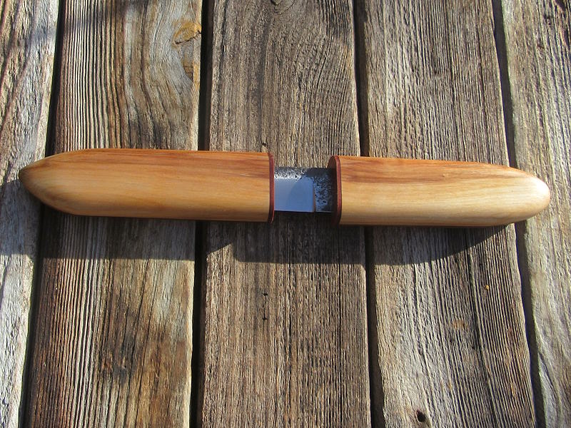 Nordisches Messer mit Holzscheide