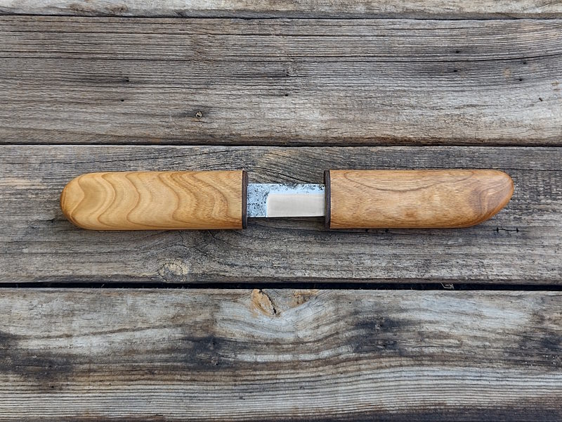 Nordisches Messer mit Holzscheide